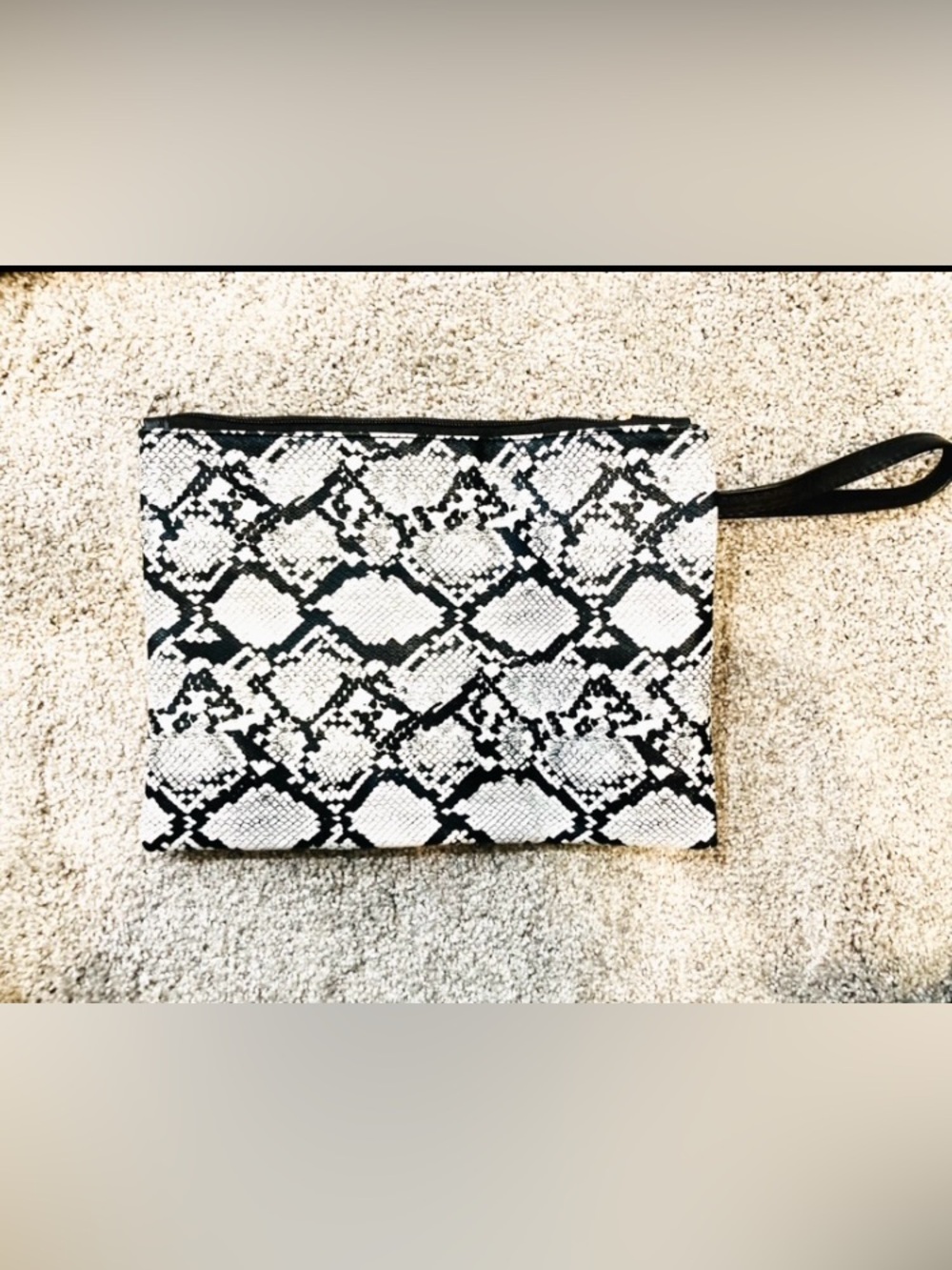 🌺Black and White Snake Print Zip -Clutch-NWOT🌺